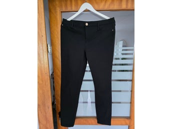 River Island svarta byxor, storlek 38