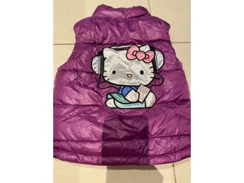 H&M Hello Kitty lila fodrade väst storlek 98 i mycket bra skick