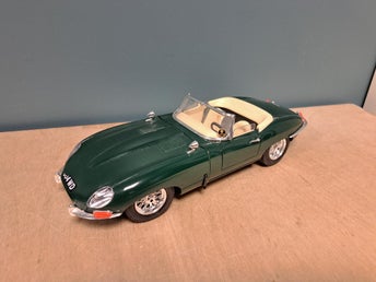Jaguar E 1961 - bburago 1/18