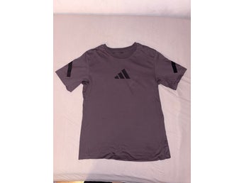 Adidas t-shirt