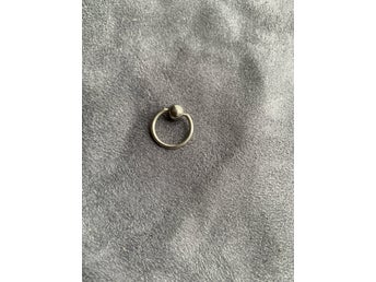 Liten navelring