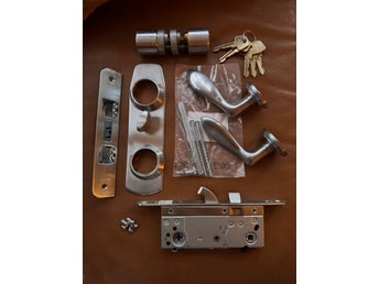 ASSA ABLOY Connect 2002 sym lås med handtag och nycklar