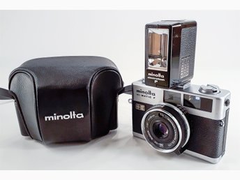 Minolta Hi-matic F, 35mm mätsökarkamera+blixt+väska i toppskick