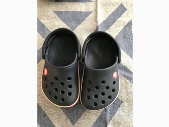 Fina, blåa Crocs i storlek c5= EU 22 Fina, blåa Crocs i storlek c5= EU 22