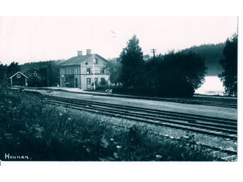 HENNAN- JÄRNVÄGSSTATIONEN- 30-talet