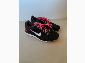 Nike Free fit 2, svarta, fint skick, 37,5 Nike Free fit 2, svarta, fint skick, 37,5