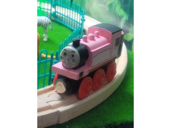 Thomas the tank engine modell tåg av trä Rosie