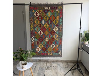 Vävd matta med geometriskt mönster i flerfärgade toner 137 x 85 cm