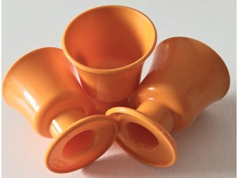3 st Retro Äggkoppar i Plast, 70-tal Orange, Design Forse Gnista, Made in Sweden