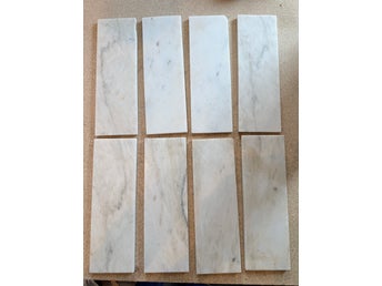 8 st marmorplattor i ljus ton ca 10x30 cm