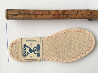 Skoinlägg antika Nr 24 NOS new old stock från en gammal butik