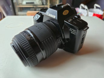 Canon eos 650 med objektiv och väska