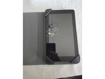 Alcatel 8068 8GB med fodral i fint skick
