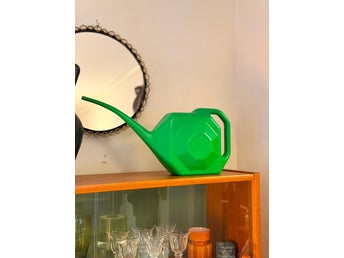 Vattenkanna i plast 2L