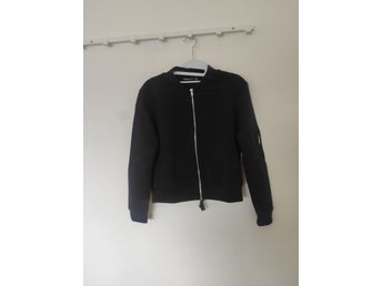 Boohoo svart jacka, storlek M