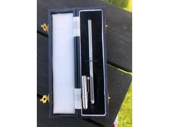Äldre mätpenna . Microns x10