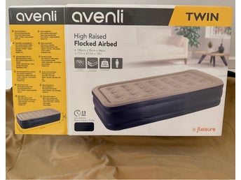 Avenli uppblåsbar gästsäng med inbyggd pump – i princip oanvänd