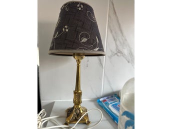 Retro Bordslampa i mässingsutförande med tygskärm