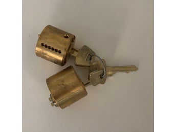 Assa Abloy låscylinder med nycklar