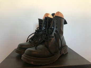 dr martens black 38