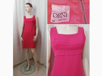Vintage Retro chockrosa klänning a.. (396775414) ᐈ Vintage retro röd klänning vita prickar avskuren under