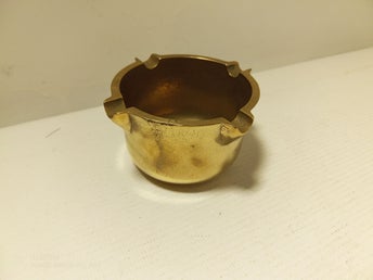 Skålformad vintage askkopp i mässing