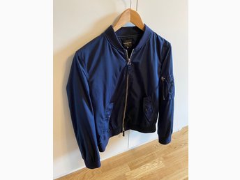 Mörk blå HERR JACKA i fin skick, M, Mörk blå HERR JACKA i fin skick, M,