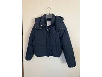 Pull&Bear blå jacka, storlek M