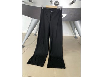 Bershka svarta byxor, kostymbyxor storlek 34