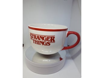 Stranger Things Mugg med Demogorgon i botten