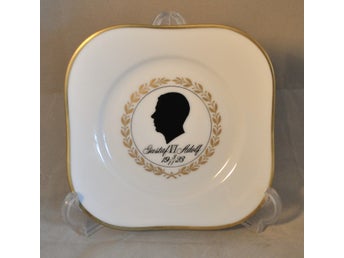 HACKEFORS SENATOR DESIGN ASSIETT GUSTAF VI ADOLF BRÖLLOPSASSIETTEN