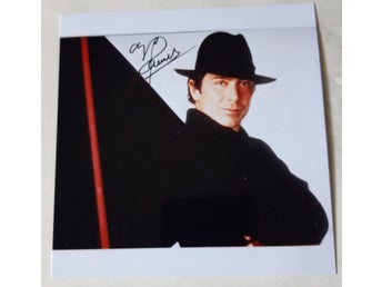 Autograf av Paul Anka - sångare/låtskrivare. 10x10 cm.