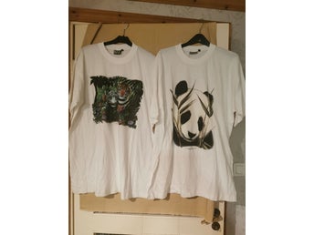 Två vita t-shirts med djurtryck: tiger och panda