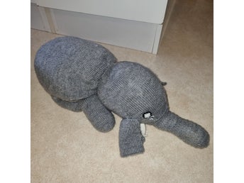 Jättefin Stickad elefant gosedjur