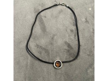 Halsband med hänge 38 cm