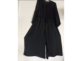Minimal Gold sort jumpsuit, storlek XL