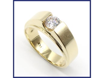 Ring, 14K guld, vit sten (vikt 5,11g, storlek 17,95mm)