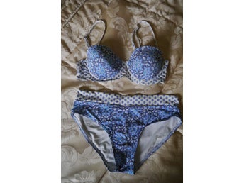 Ellos Bikini i blått med fina detaljer