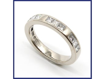 Ring, 18K vitguld, naturliga princesslipade diamanter (0,9ctv, stl 17,35mm)