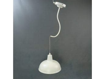 K-Fab Scandinavia vit vägglampa i metall retro vintage