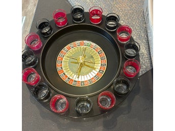 Roulette dryckesspel med 16 glas