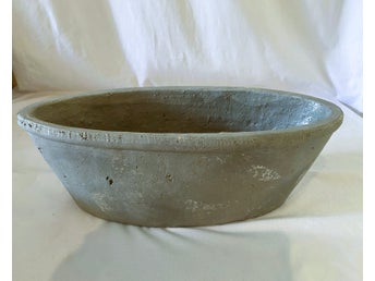 Oval kruka i stengods.Nagg. Grå med silverstänk.35 x 15 x 13 cm.Ny fr presentbut