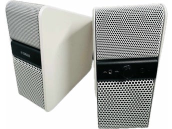 Ett Par Yamaha NX-50 Högtalare Powered Speaker Set