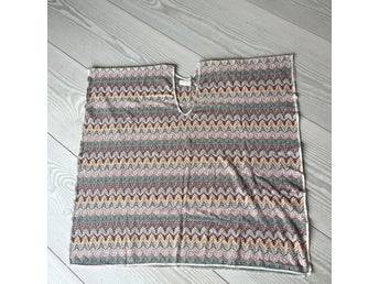 Strand cover-up. One size.