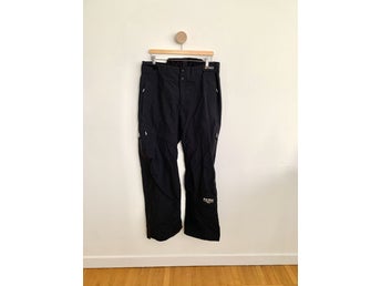 Peak Performance skidbyxor strl: XL herr svarta AZTEC skalbyxor R&D