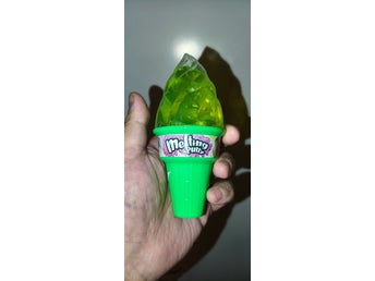 Melting Putty Slime i Glassbägare