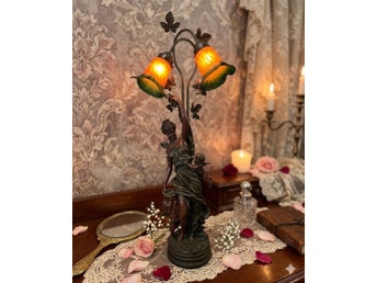 Bordslampa jugendstil 1900-talets andra hälft.