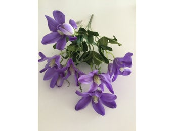1 Bukett med lila Blommor