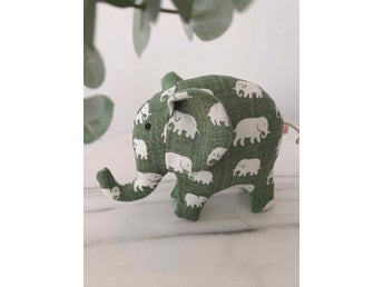 Elefant i tyg från Svenskt Tenn, mönster Elefant, Estrid Ericson, grön, gosedjur