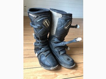 Crosstövlar storl 41 (354946397) ᐈ Köp på Tradera Crosstövlar storl 41 (354946397) ᐈ Köp på Tradera